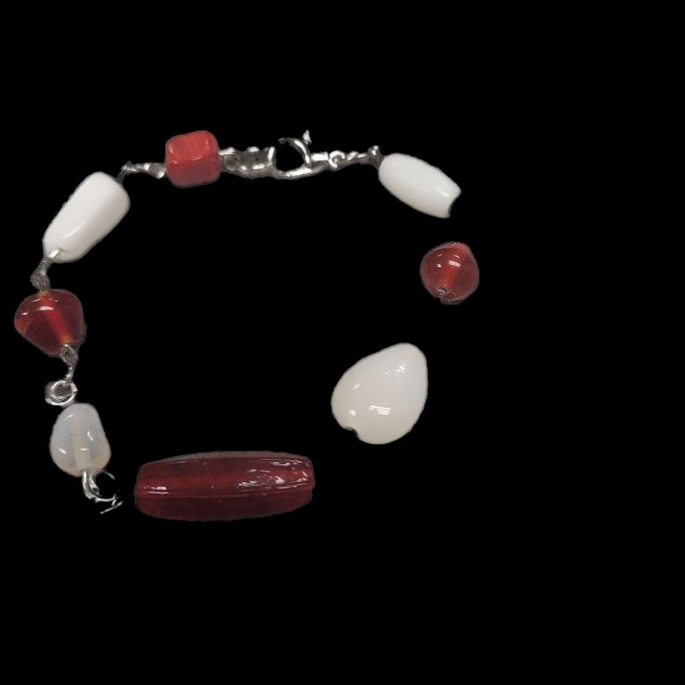 Hand Crafted Elegant Red and White Glass Beaded Bracelet